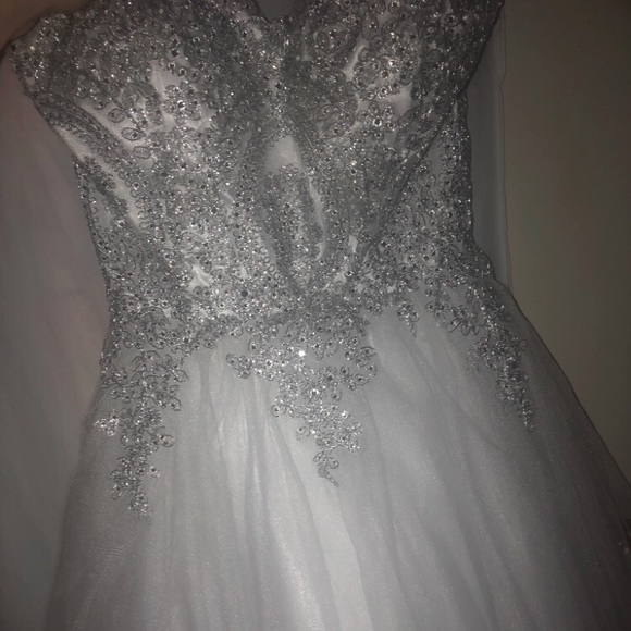 Grad dress - Picture 1 of 3